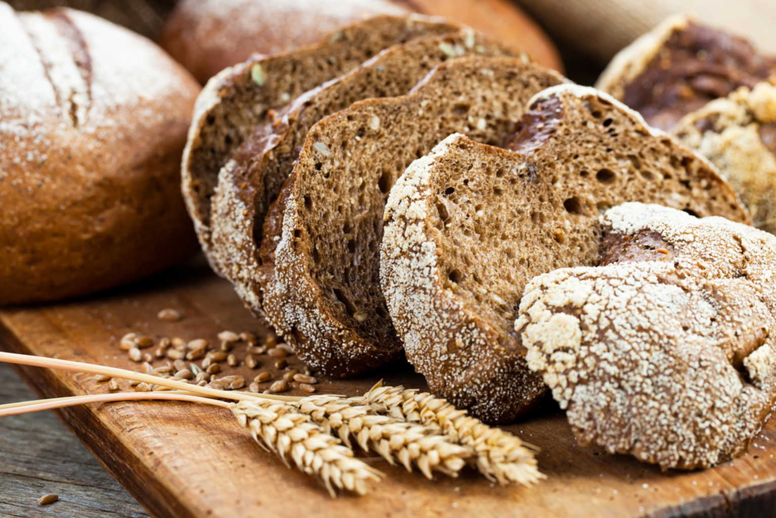 Pane di segale: benefici, calorie e ricetta per prepararlo a casa
